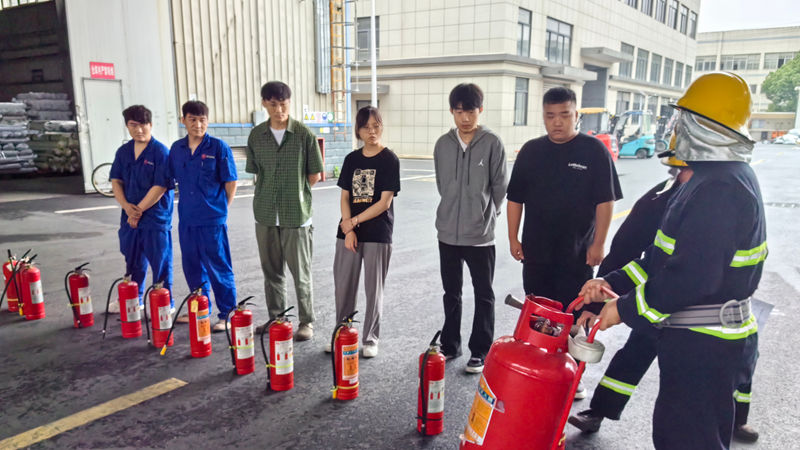 新光公司開展上半年消防應(yīng)急疏散演練 筑牢安全防線